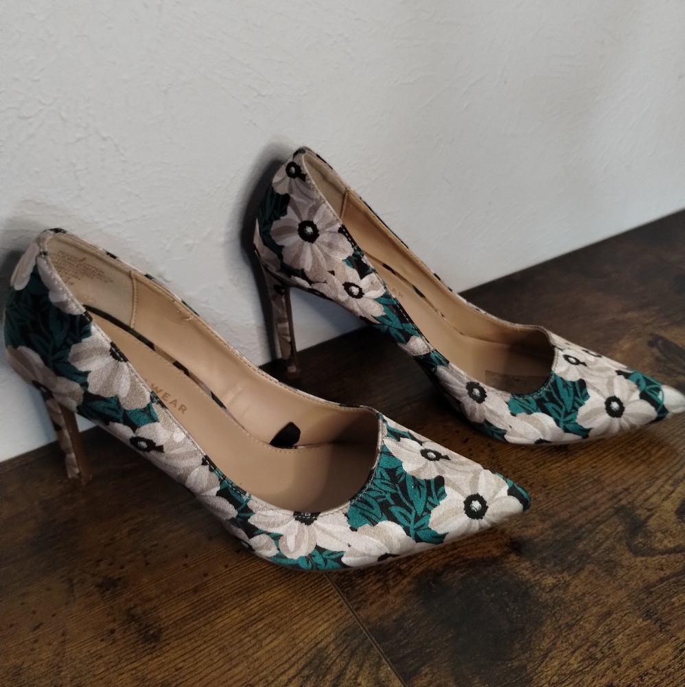 Shoes - Picture 2 of 5